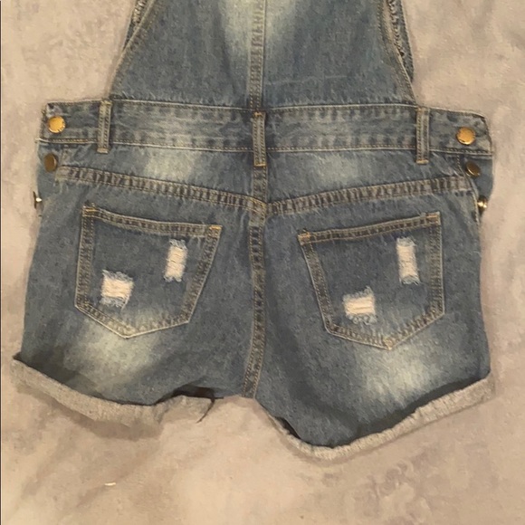 Distressed short overalls - Picture 5 of 5